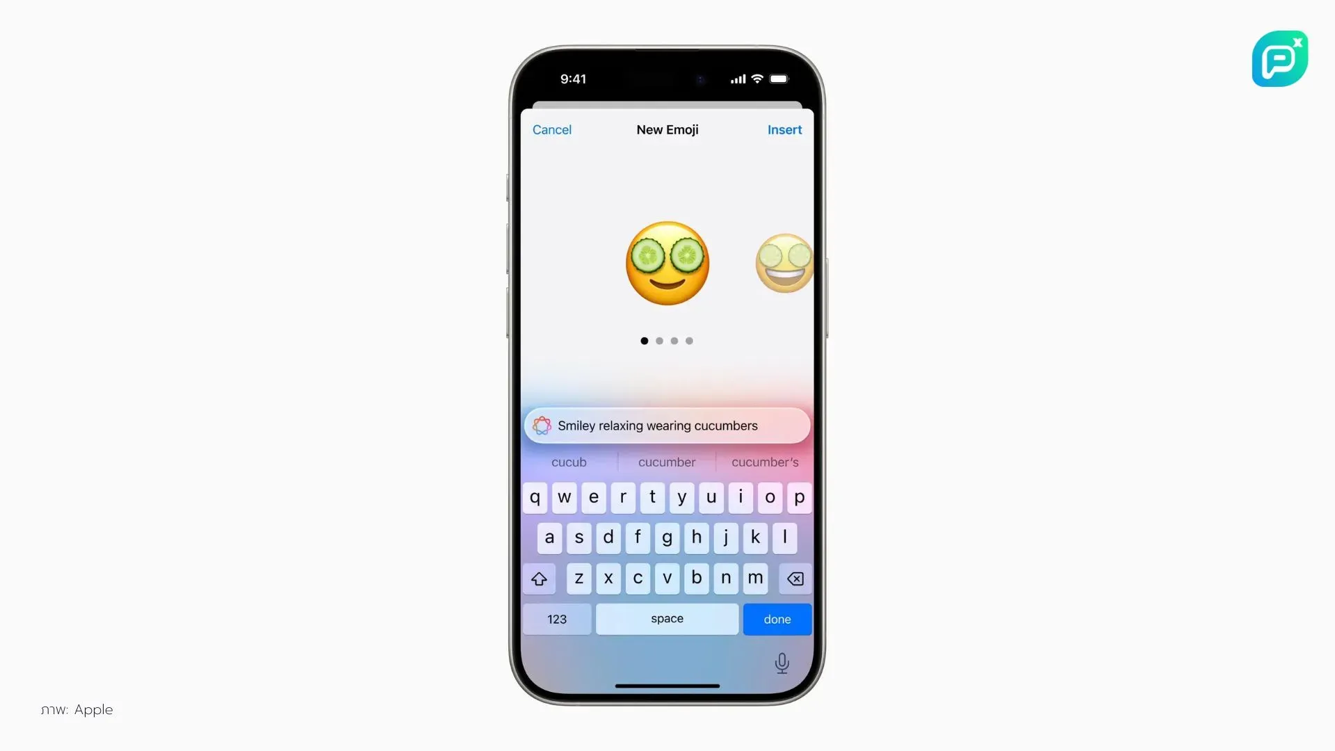 หน้าจอ iPhone แสดงการสร้างอีโมจิใหม่ โดยใช้อีโมจิหน้าตายิ้มผ่อนคลายที่มีแตงกวาปิดตา พร้อมกับการพิมพ์ข้อความอธิบายลักษณะของอีโมจินั้น